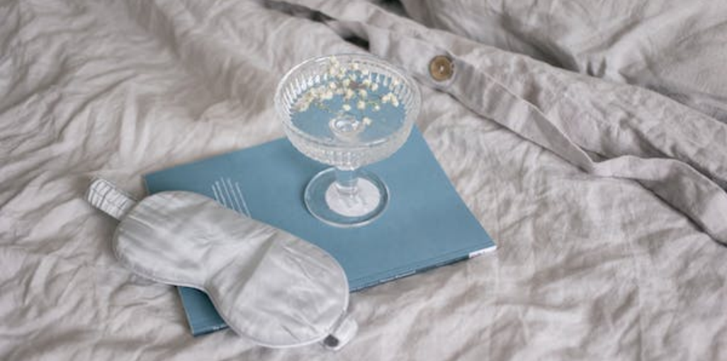 5 Avantages surprenants des masques pour les yeux en Soie pour un Sommeil de Beauté Ultime