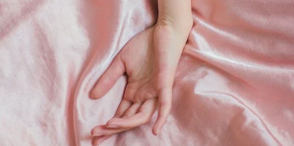 Se Prélasser de Luxe: Le Guide Ultime pour Bien Nettoyer les Pyjamas en Soie