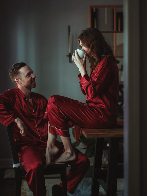 Les 9 avantages incroyables des pyjamas en soie pour hommes et femmes