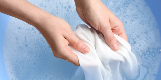 Entretien des draps en soie : guide de lavage et de fréquence