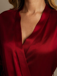 Vue portée peignoir soie manches kimono larges dentelle