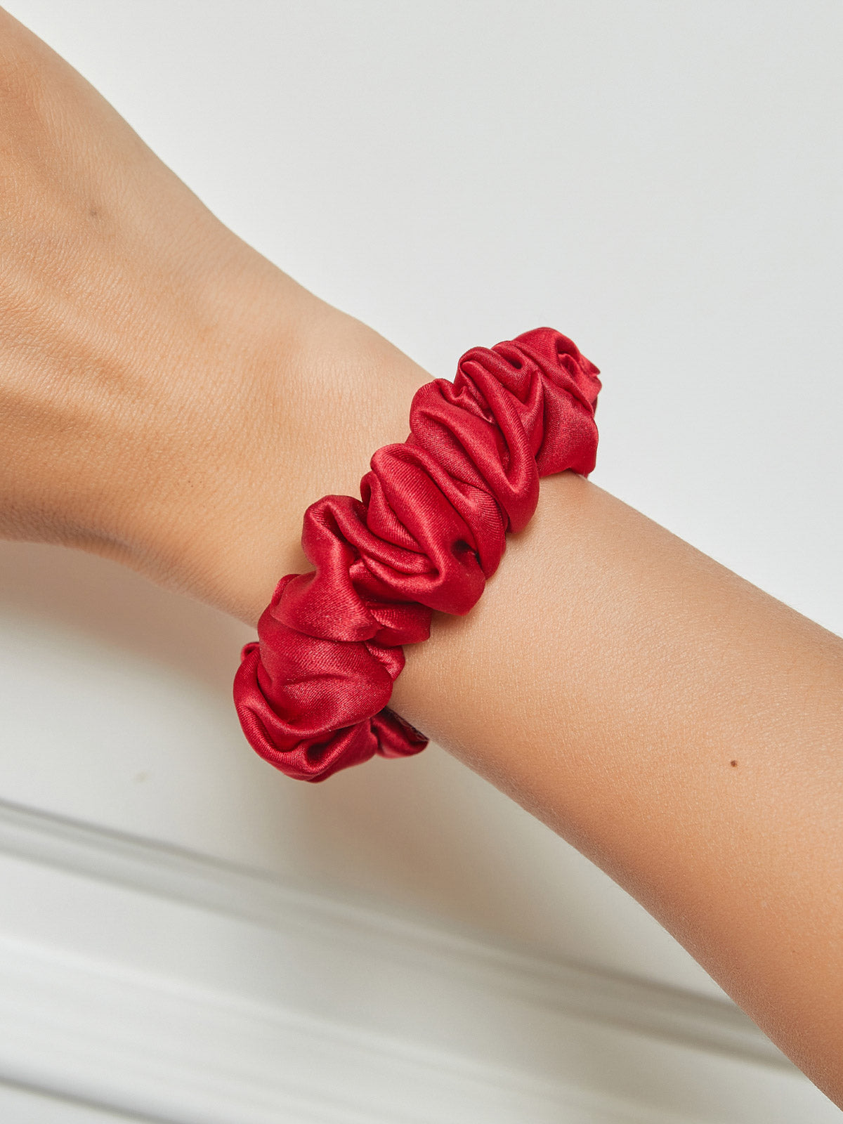 SilkSilky FR 19Momme Pure Soie Scrunchie Rouge 001