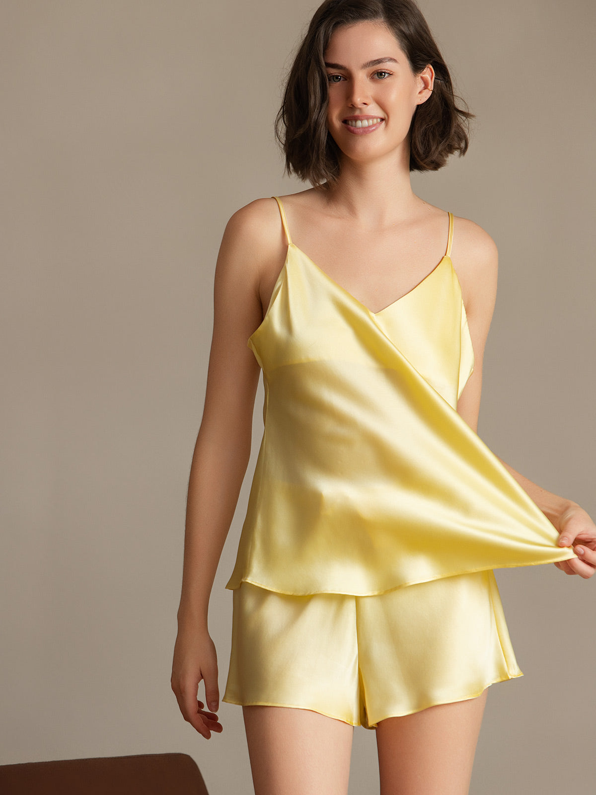 [Jaune Clair] SilkSilky-FR Fines Brides Col V Ensemble Camisole 001