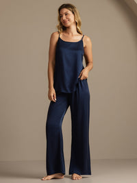 Vue ensemble complet mannequin assise
