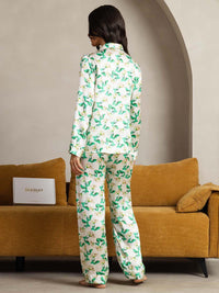Détail col revers veste boutonnée imprimé magnolia vert
