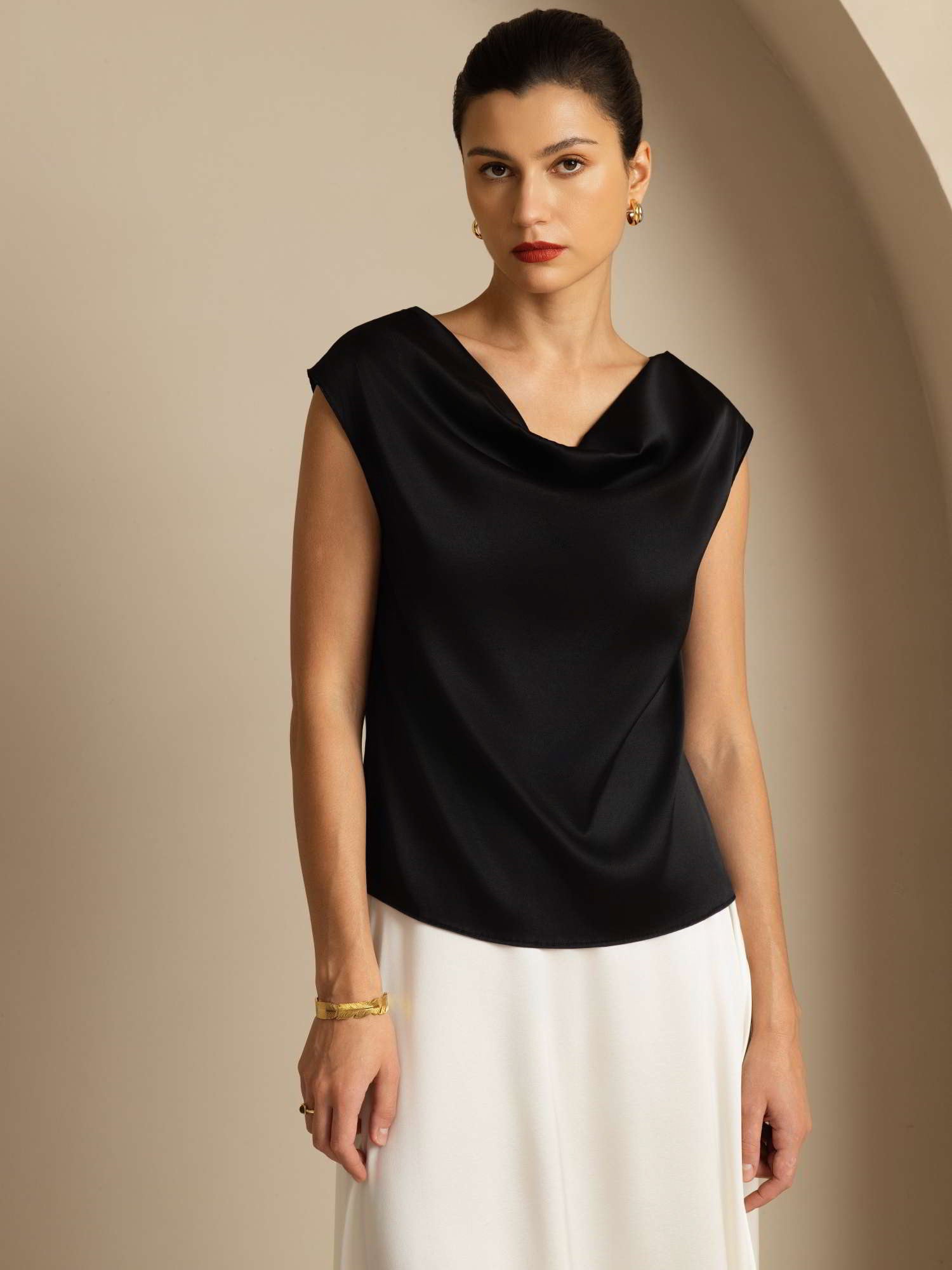 [Noir] SilkSilky-FR 19Momme Soie Sans manches Col Bénitier Femme T-Shirt 001