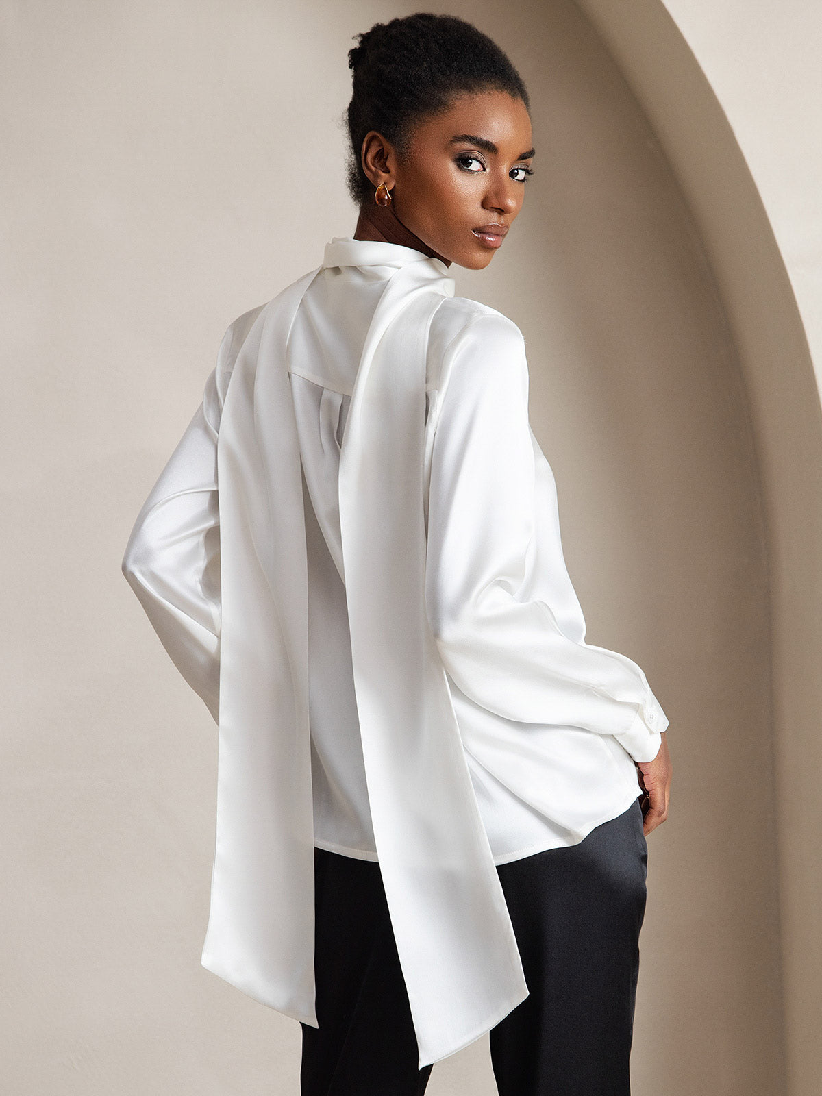 [Blanc] SilkSilky-FR Long Sleeve High Neck Blouse 002