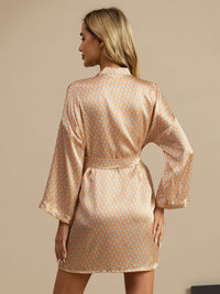 Vue de dos robe soie imprimé géométrique cœur ceinture nouée