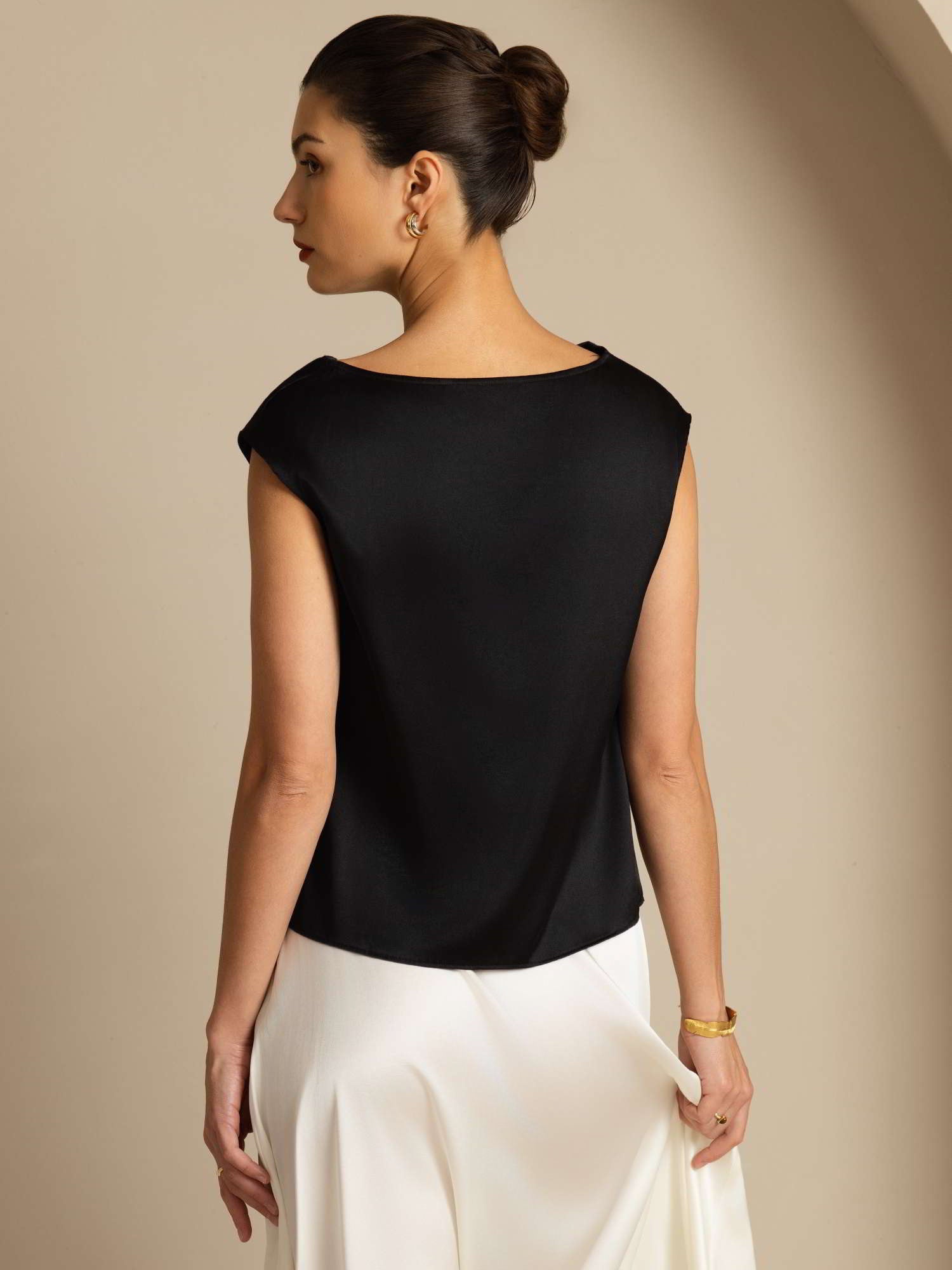 [Noir] SilkSilky-FR 19Momme Soie Sans manches Col Bénitier Femme T-Shirt 003