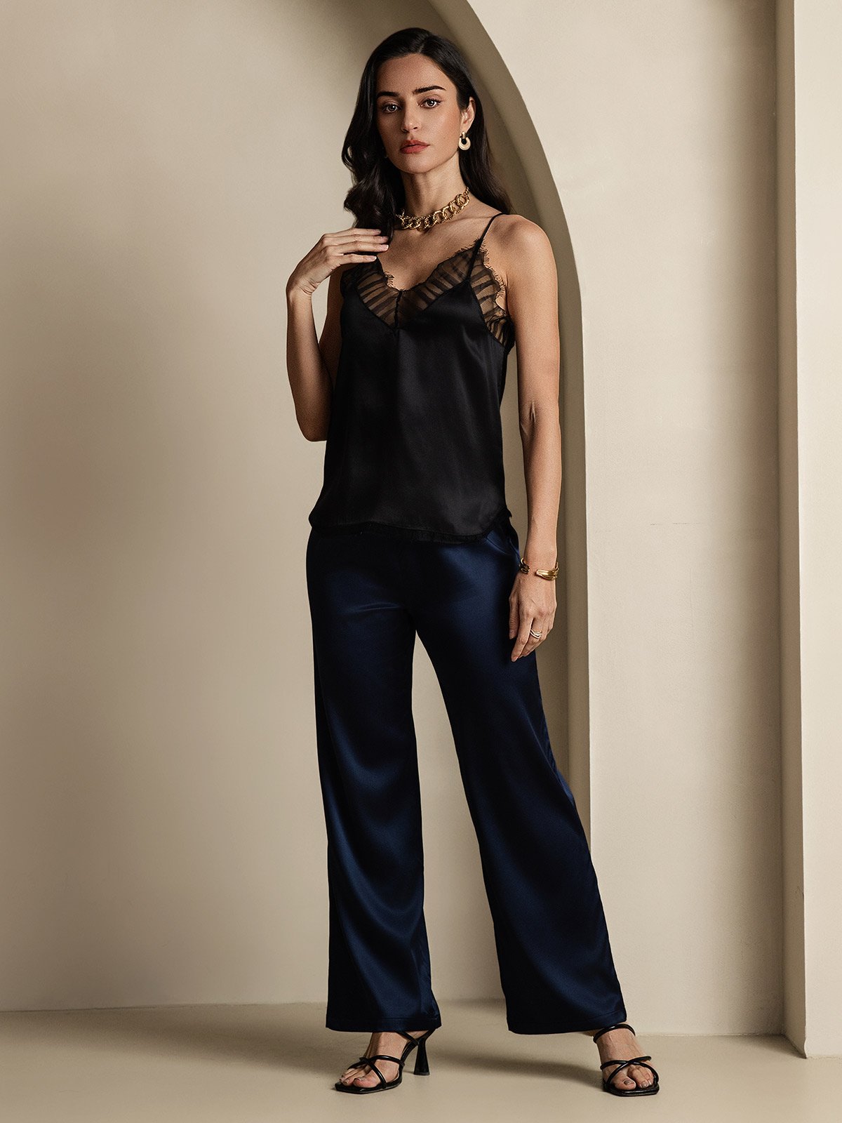 SilkSilky-FR Soie Décolleté plongeant Top À Fines Brides Noir 007