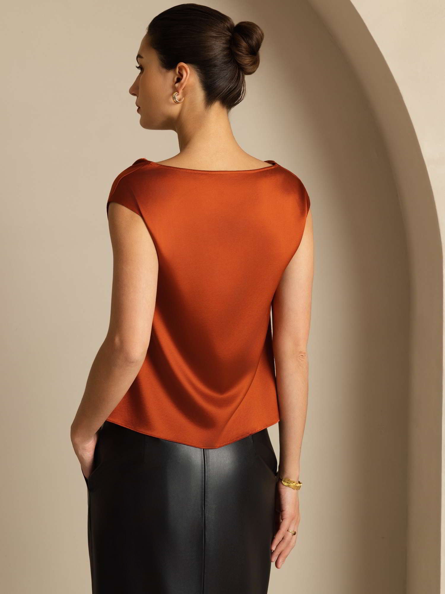 [Caramel] SilkSilky-FR 19Momme Soie Sans manches Col Bénitier Femme T-Shirt 002