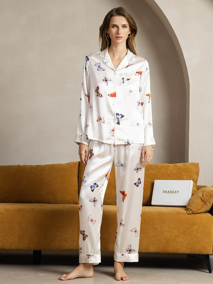 Pyjama soie manches longues col revers imprimé papillon