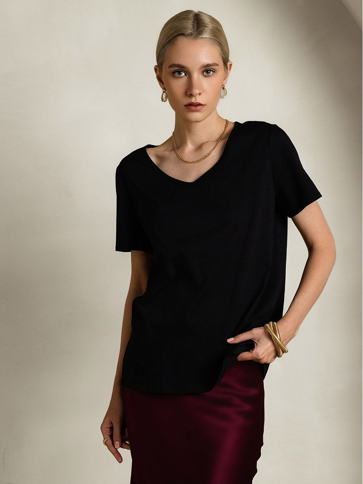 SilkSilky-FR Soie Manches courtes Col en V Femme T-Shirt Noir 001