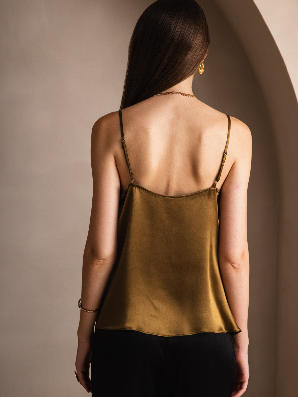 [Brun] SilkSilky-FR 19Momme Soie Col Bénitier Top À Fines Brides 002