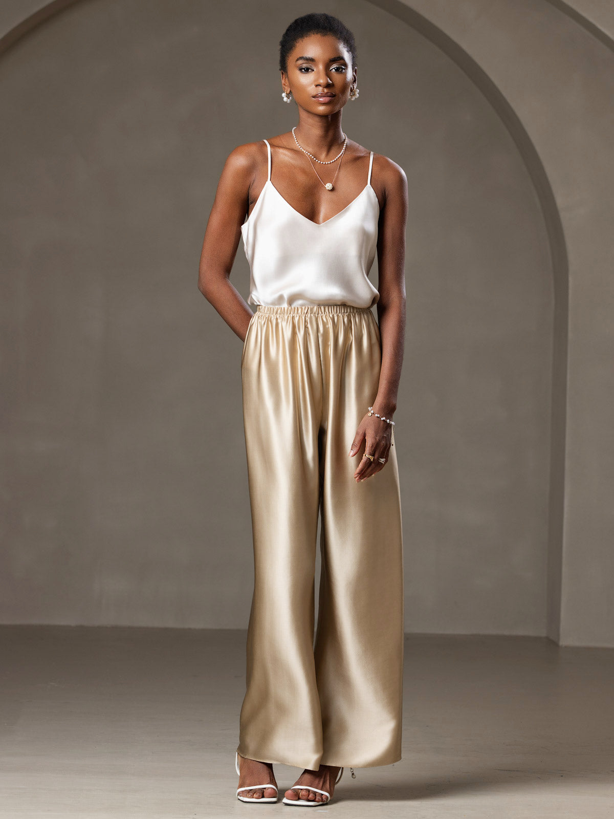 [Beige] SilkSilky-FR Pure Soie Col en V Top À Fines Brides 007