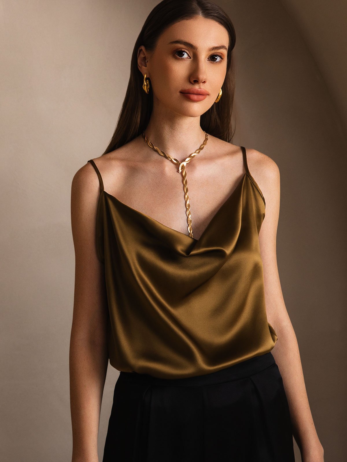 [Brun] SilkSilky-FR 19Momme Soie Col Bénitier Top À Fines Brides 003