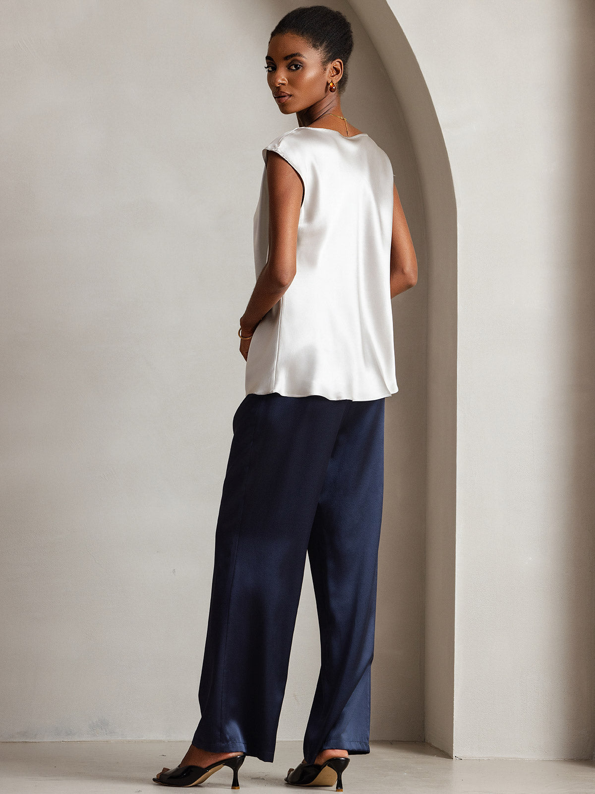 [Gris Clair] SilkSilky-FR 19Momme Soie Sans manches Col Bénitier Femme T-Shirt 004