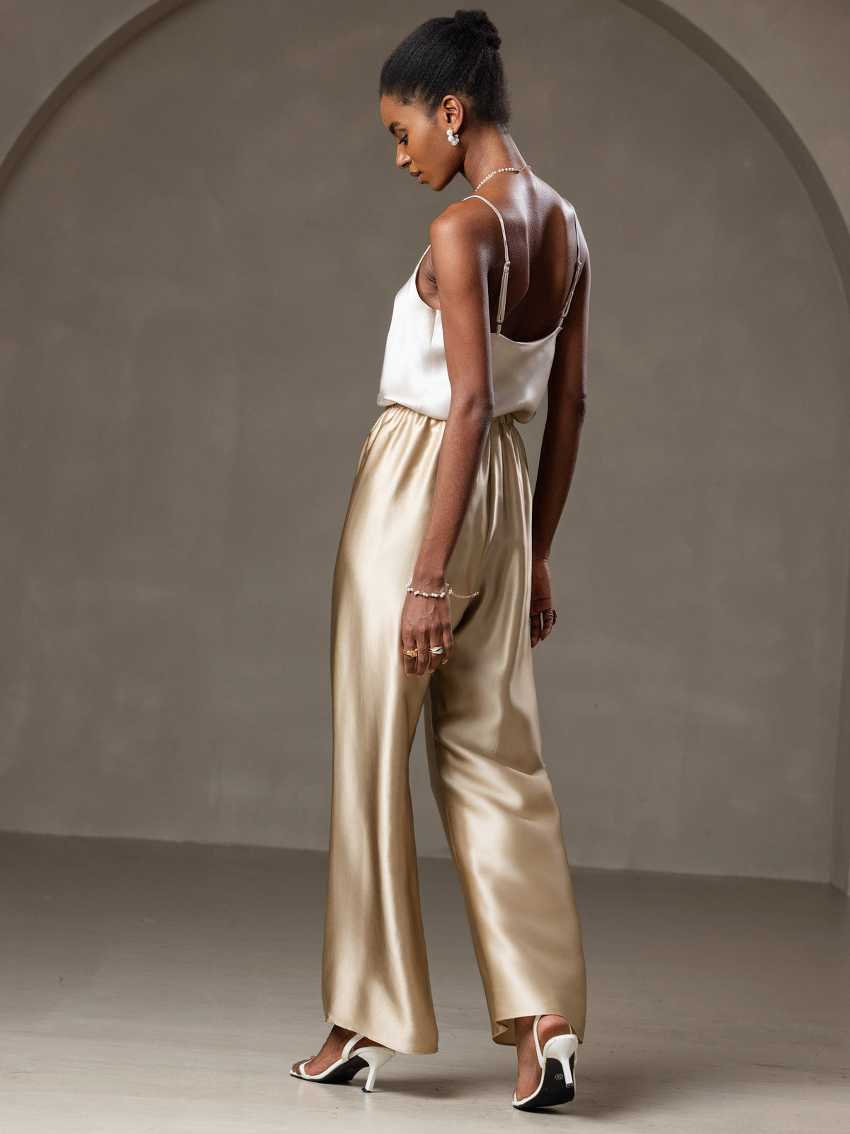 [Beige] SilkSilky-FR Pure Soie Col en V Top À Fines Brides 004