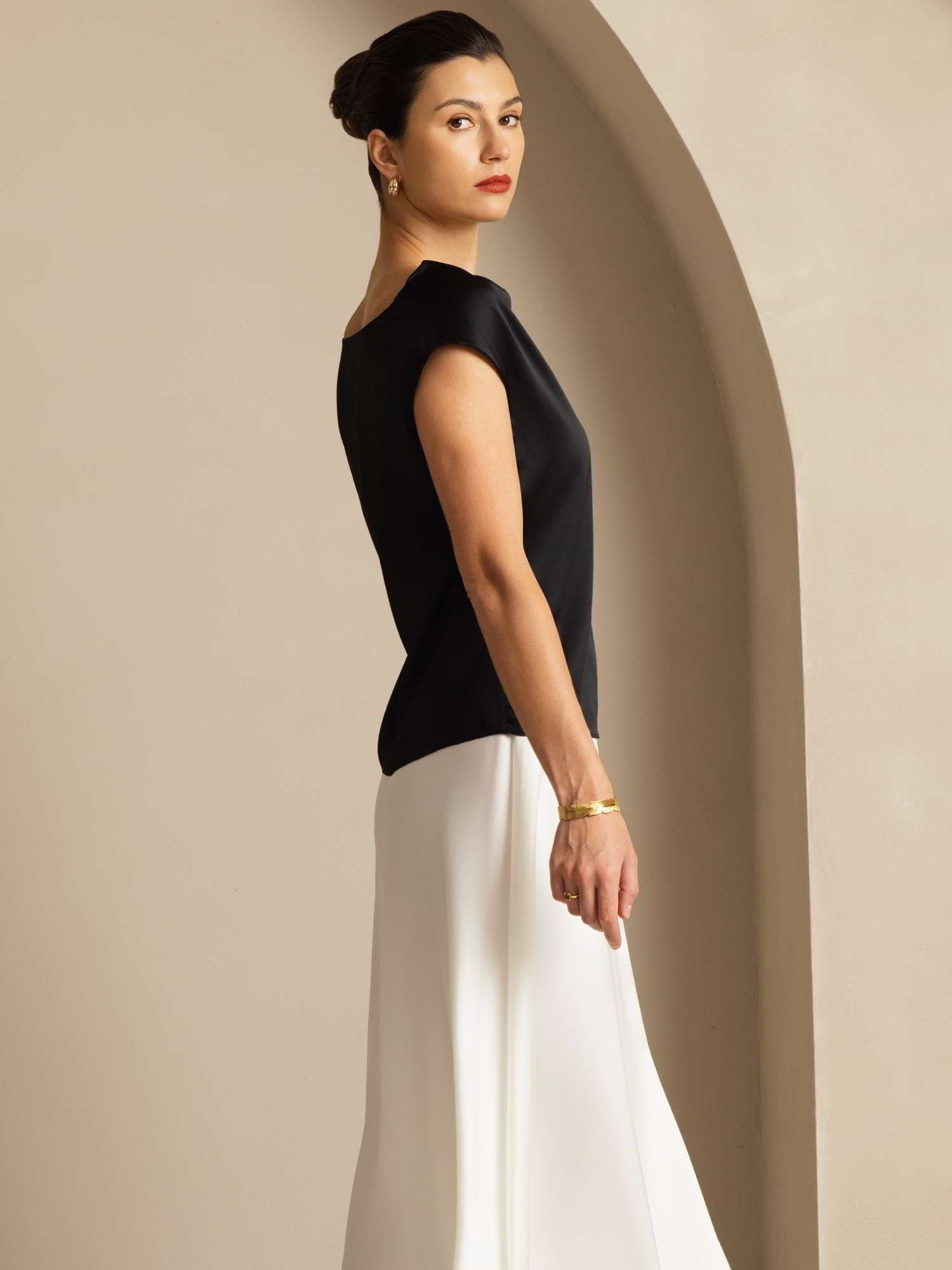 [Noir] SilkSilky-FR 19Momme Soie Sans manches Col Bénitier Femme T-Shirt 002