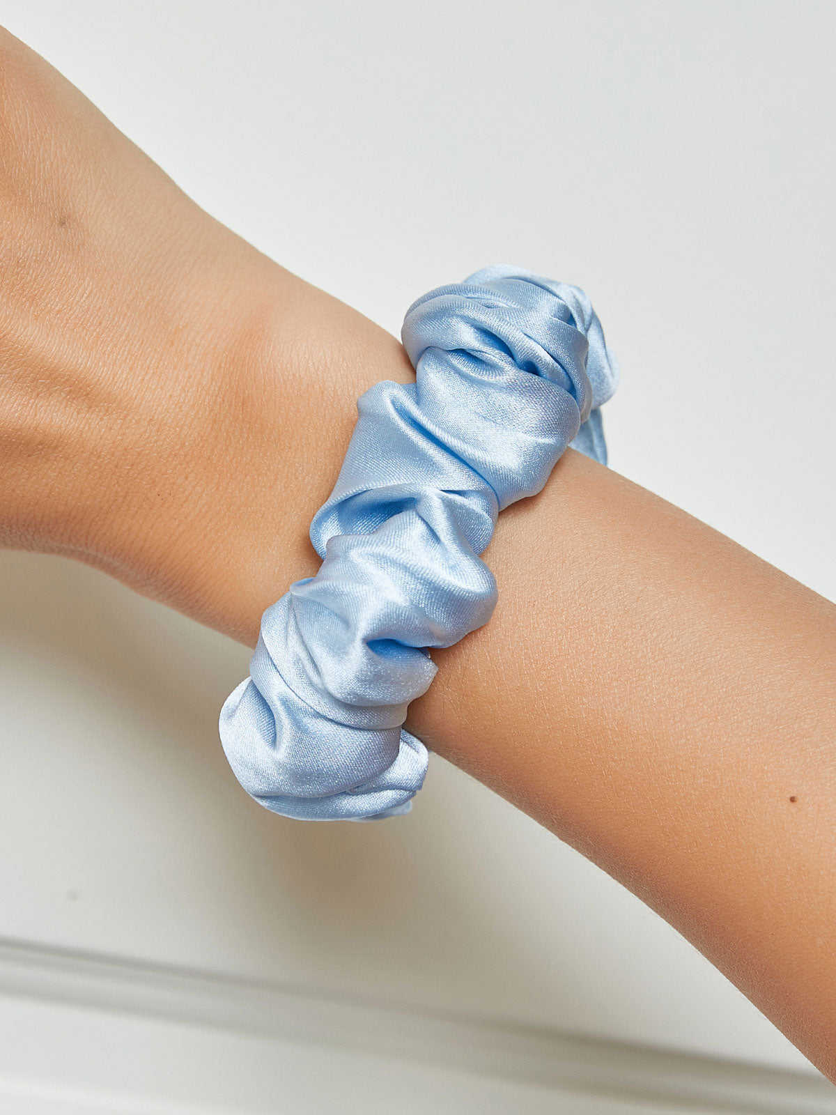 SilkSilky-FR 19Momme Pure Soie Scrunchie BleuClair 001