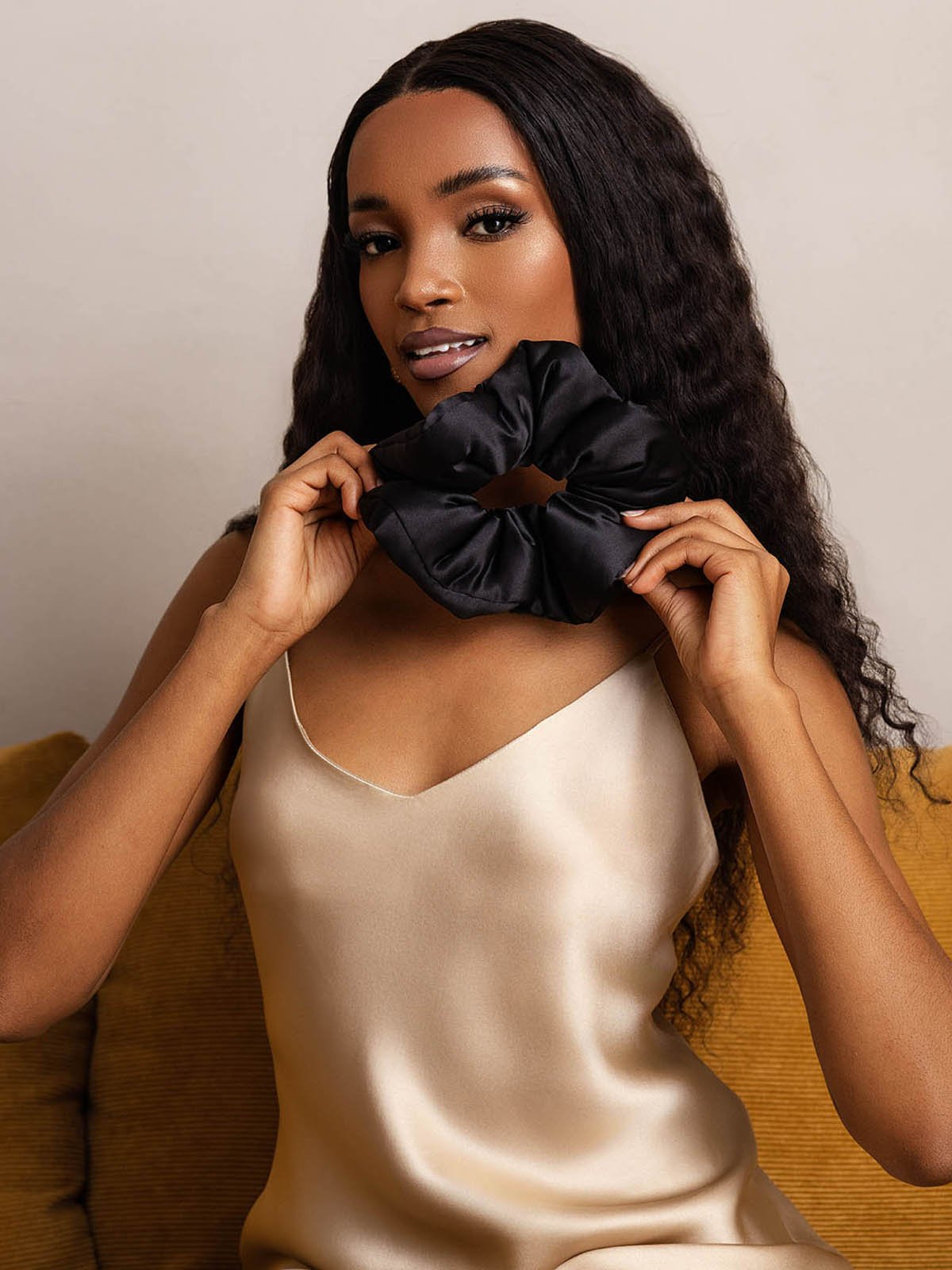 [Noir] SilkSilky-FR Soie Scrunchie 003