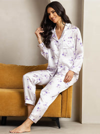 Mannequin assise canapé pyjama lilas soie SilkLight