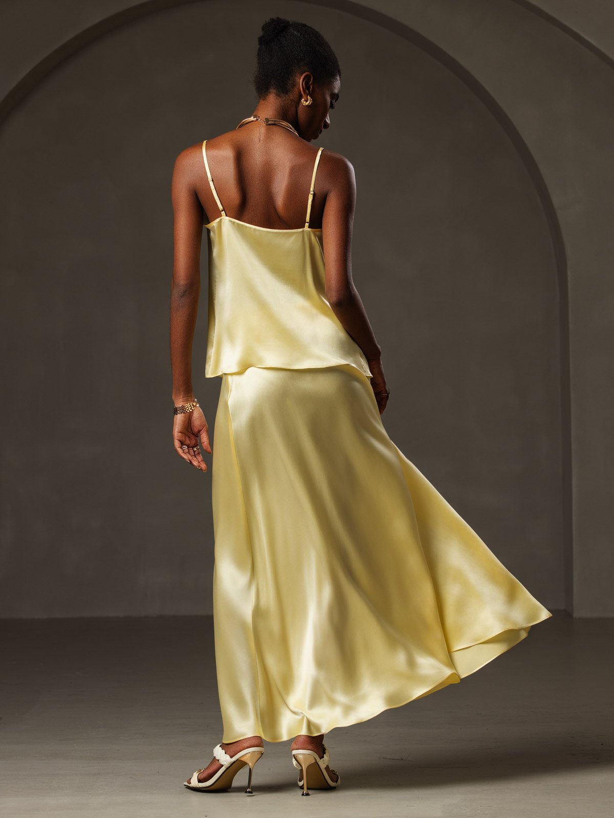 [Jaune] SilkSilky-FR 19Momme Soie Col Bénitier Top À Fines Brides 002