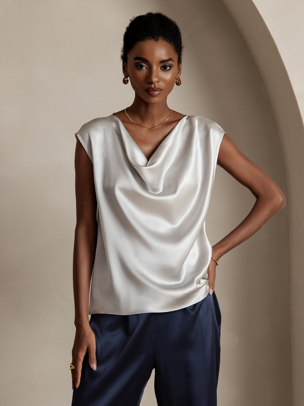 [Gris Clair] SilkSilky-FR 19Momme Soie Sans manches Col Bénitier Femme T-Shirt 001