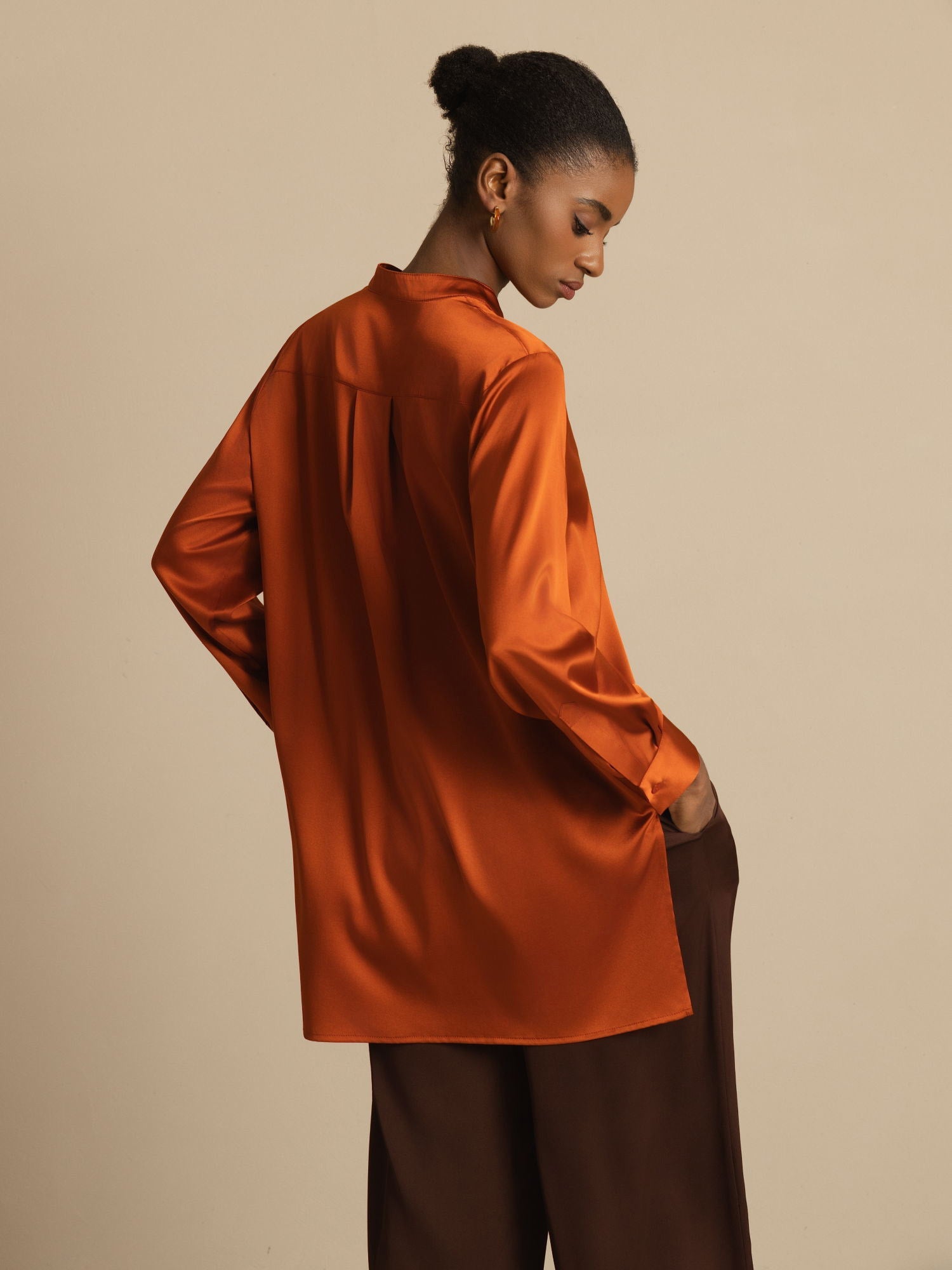 [Caramel] SilkSilky-FR 19Momme Soie Manches longues Col Montant Blouse 002