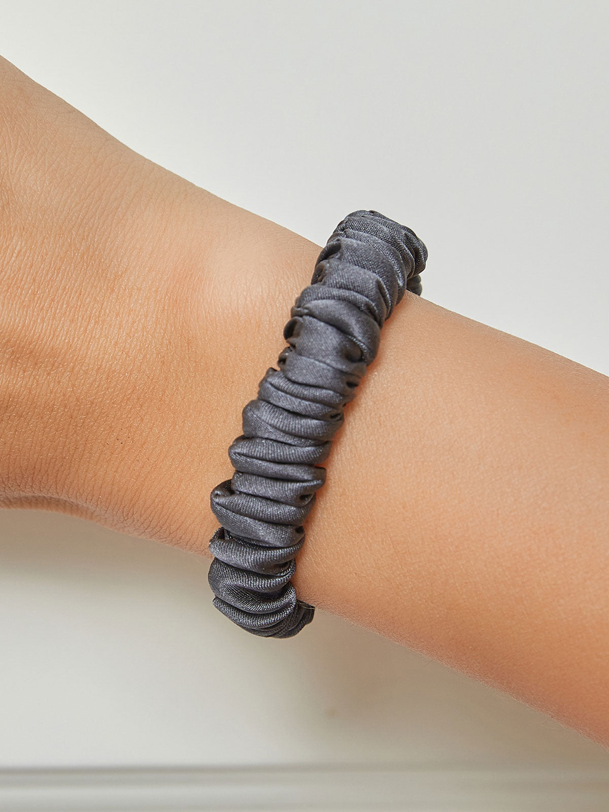 [Gris Foncé] SilkSilky-FR 19Momme Scrunchie 001