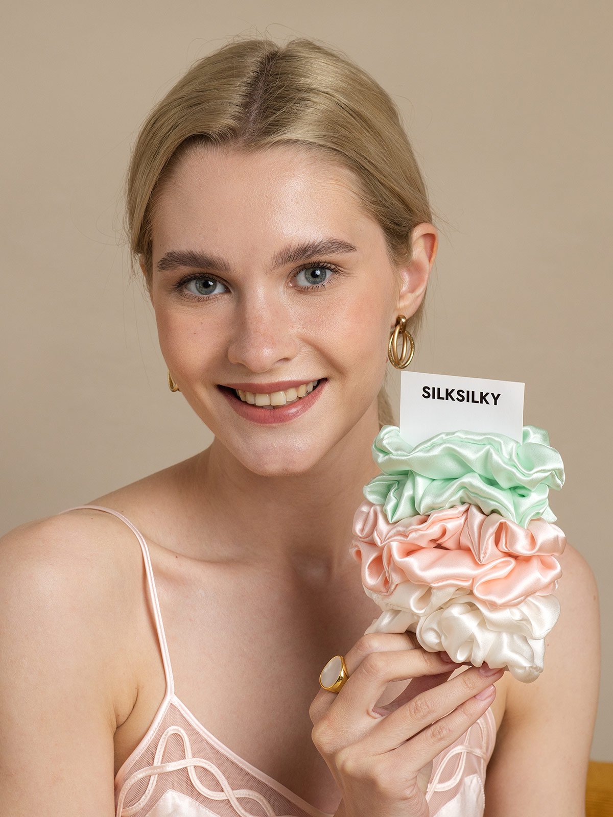 [Group2] SilkSilky-FR Scrunchie 001