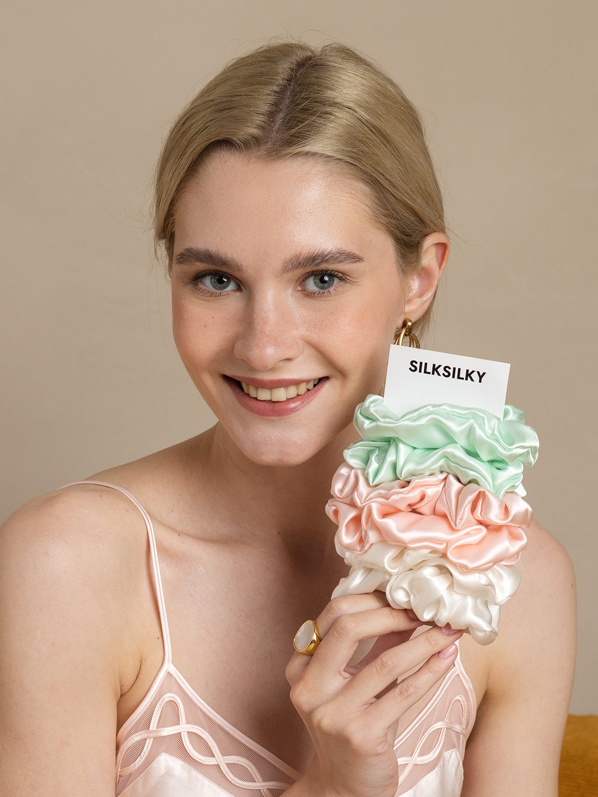 [Group2] SilkSilky-FR Scrunchie 002