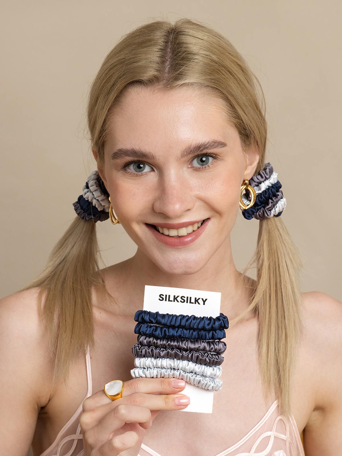 [Group4] SilkSilky-FR Scrunchie 001