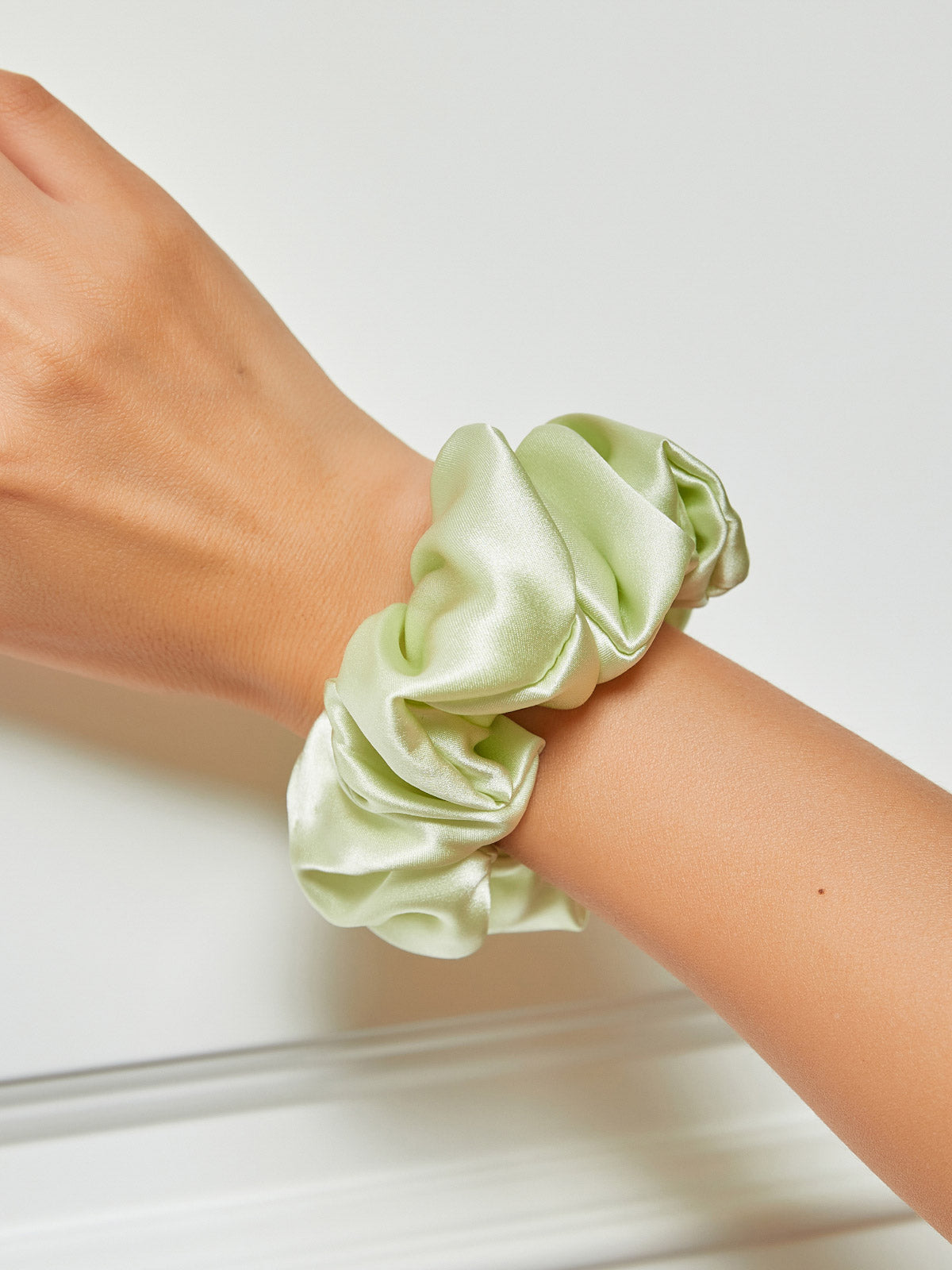 [Vert Clair] SilkSilky-FR 19Momme Scrunchie 001