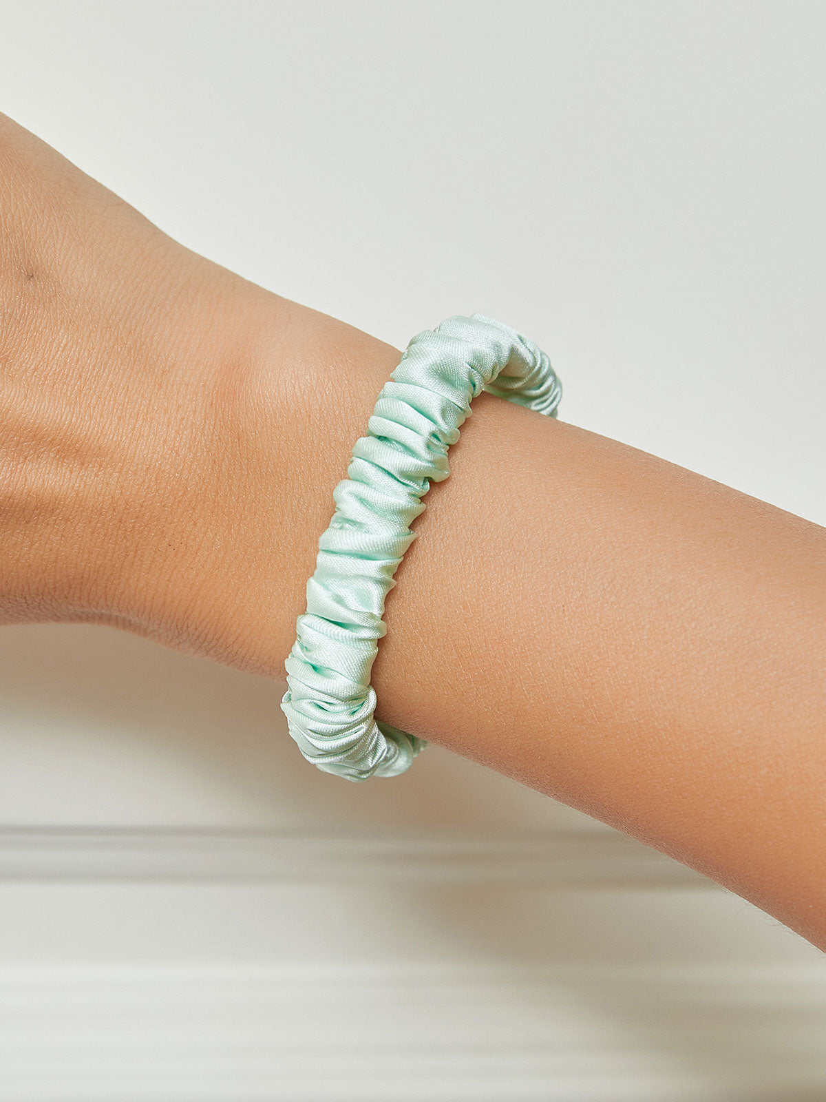 [Vert Clair] SilkSilky-FR 19Momme Scrunchie 001