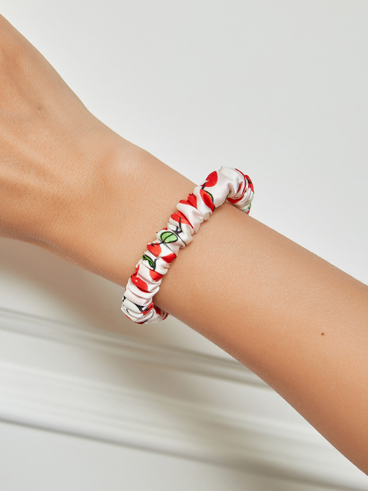 [Rouge] SilkSilky-FR Scrunchie 001