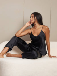 Vue mannequin assise camisole soie