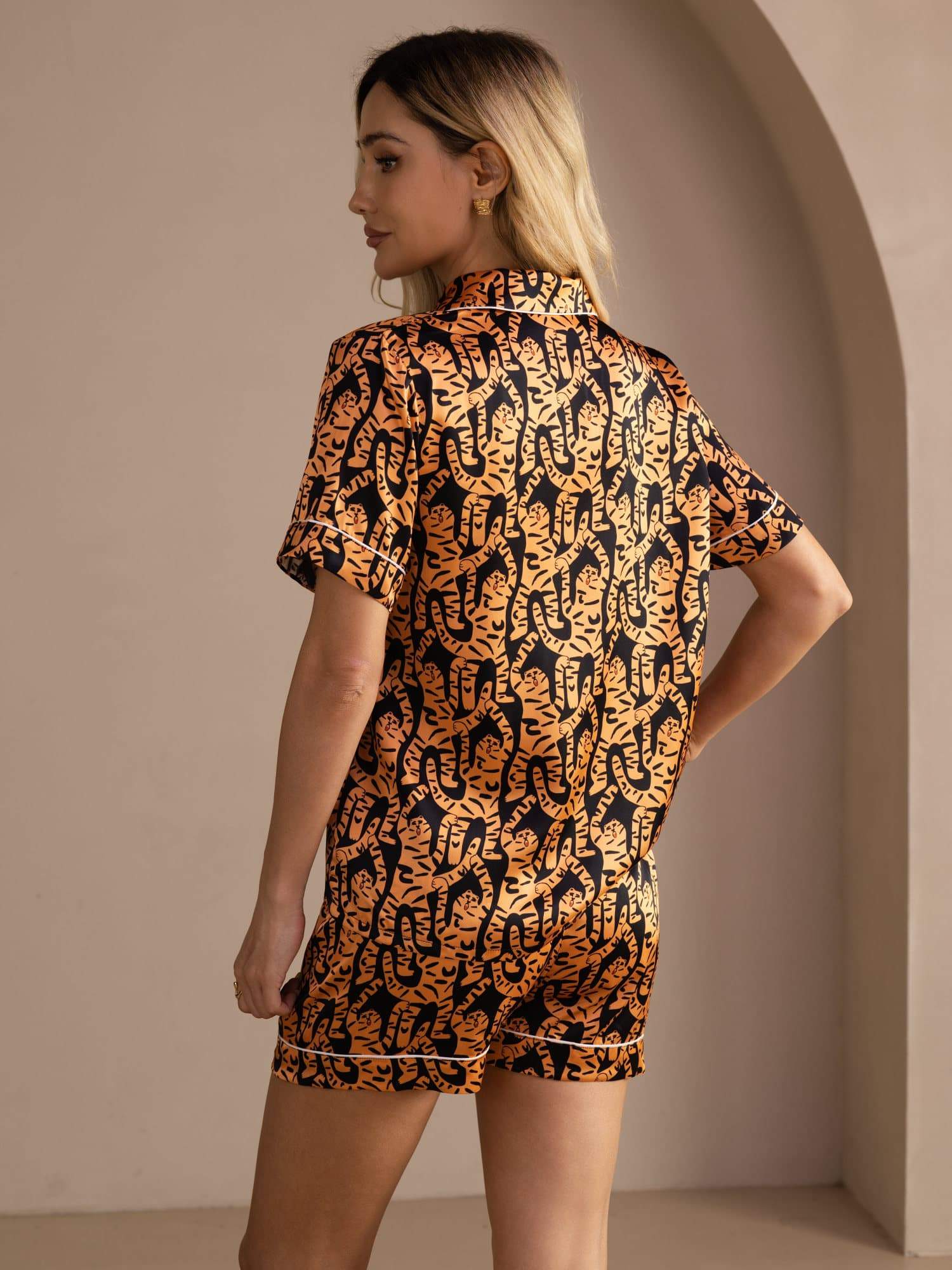 [Tigre Noir] SilkSilky-FR Short Sleeve Lapel Collar Femme Pyjamas 002