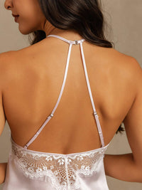 Vue ensemble soie lavande mannequin profil halter dentelle