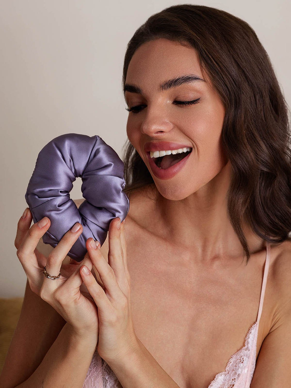 [Violet Foncé] SilkSilky-FR Soie Scrunchie 001