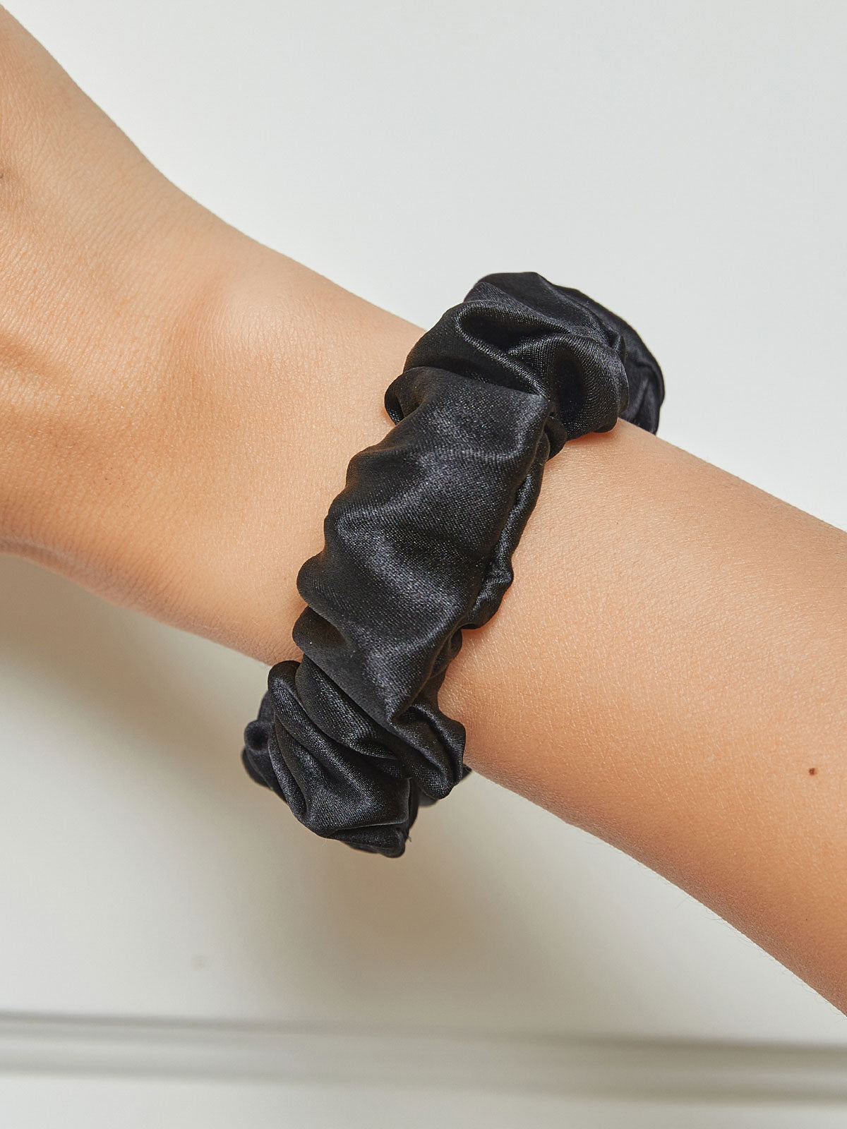 [Noir] SilkSilky-FR Pure Soie Scrunchie 002,