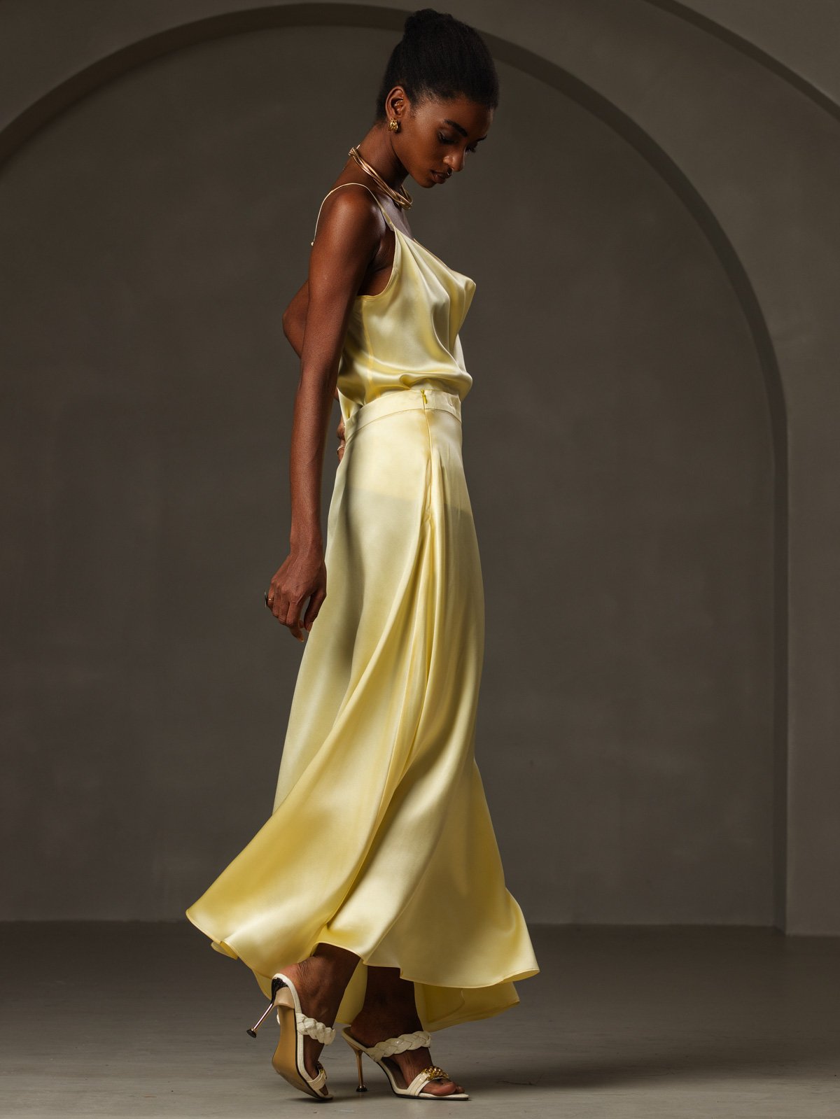 [Jaune] SilkSilky-FR 19Momme Soie Col Bénitier Top À Fines Brides 006