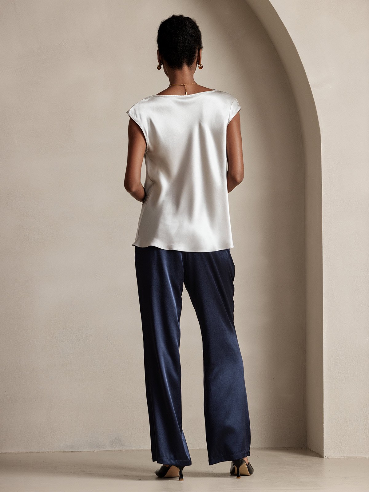 [Gris Clair] SilkSilky-FR 19Momme Soie Sans manches Col Bénitier Femme T-Shirt 002