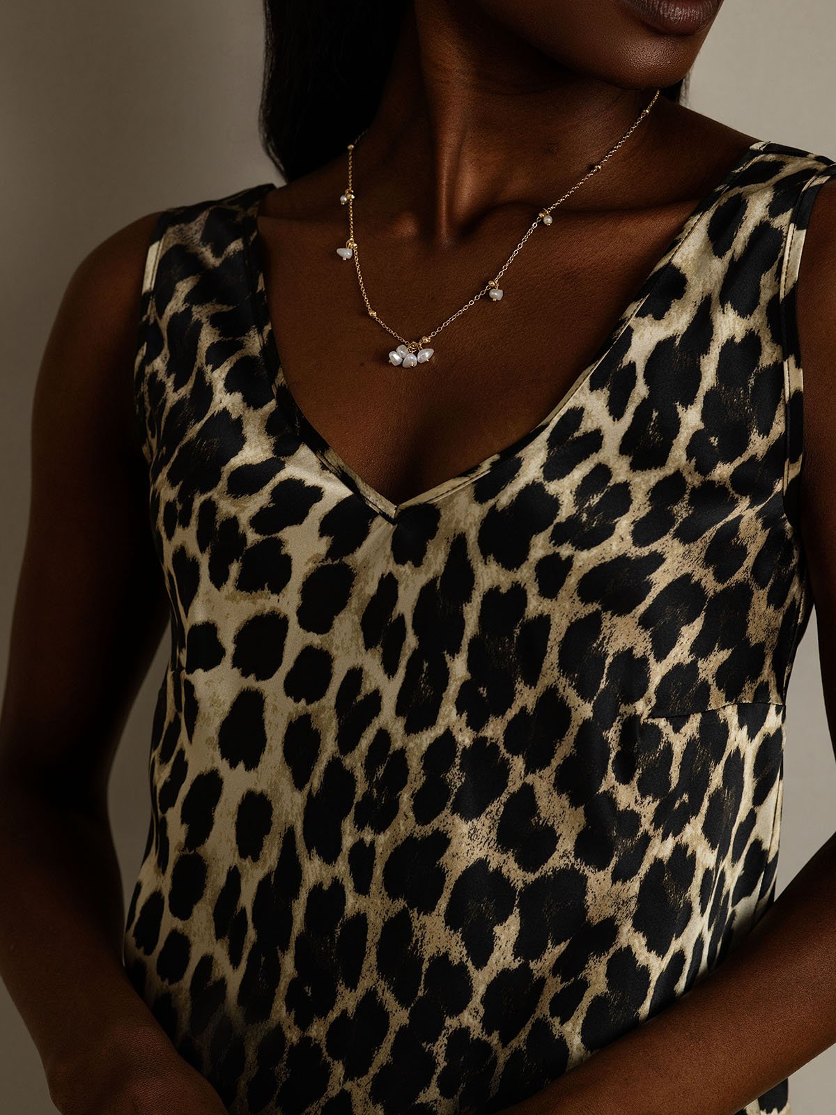 SilkSilky-FR 19Momme Soie Col en V Top À Fines Brides Leopard 008