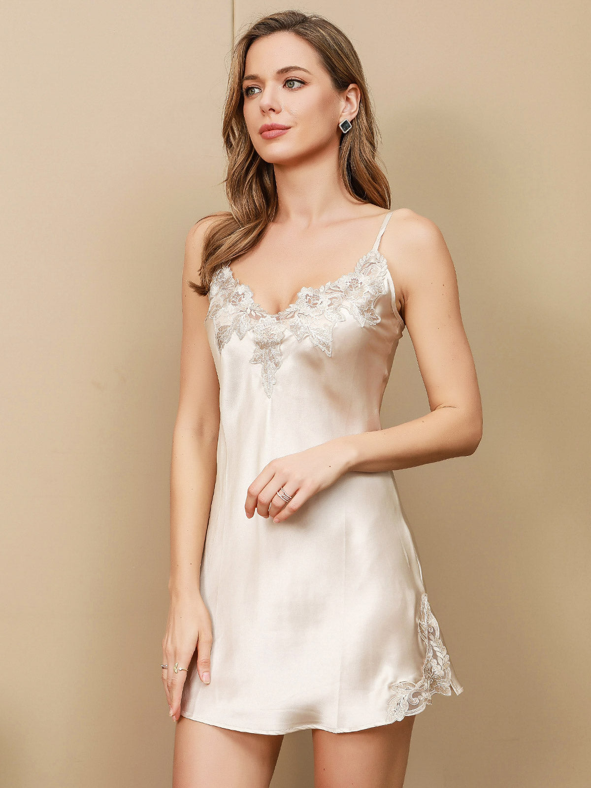 [Beige] SilkSilky-FR Fines Brides Col V Chemises de nuit 001