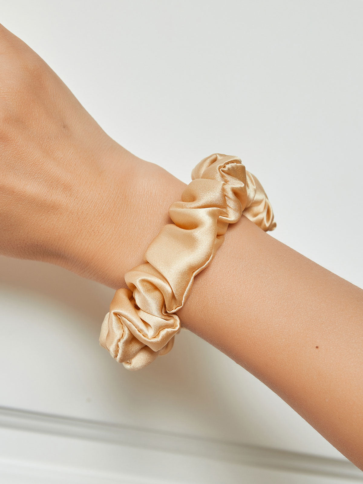 [Champagne] SilkSilky-FR 19Momme Pure Soie Scrunchie 001