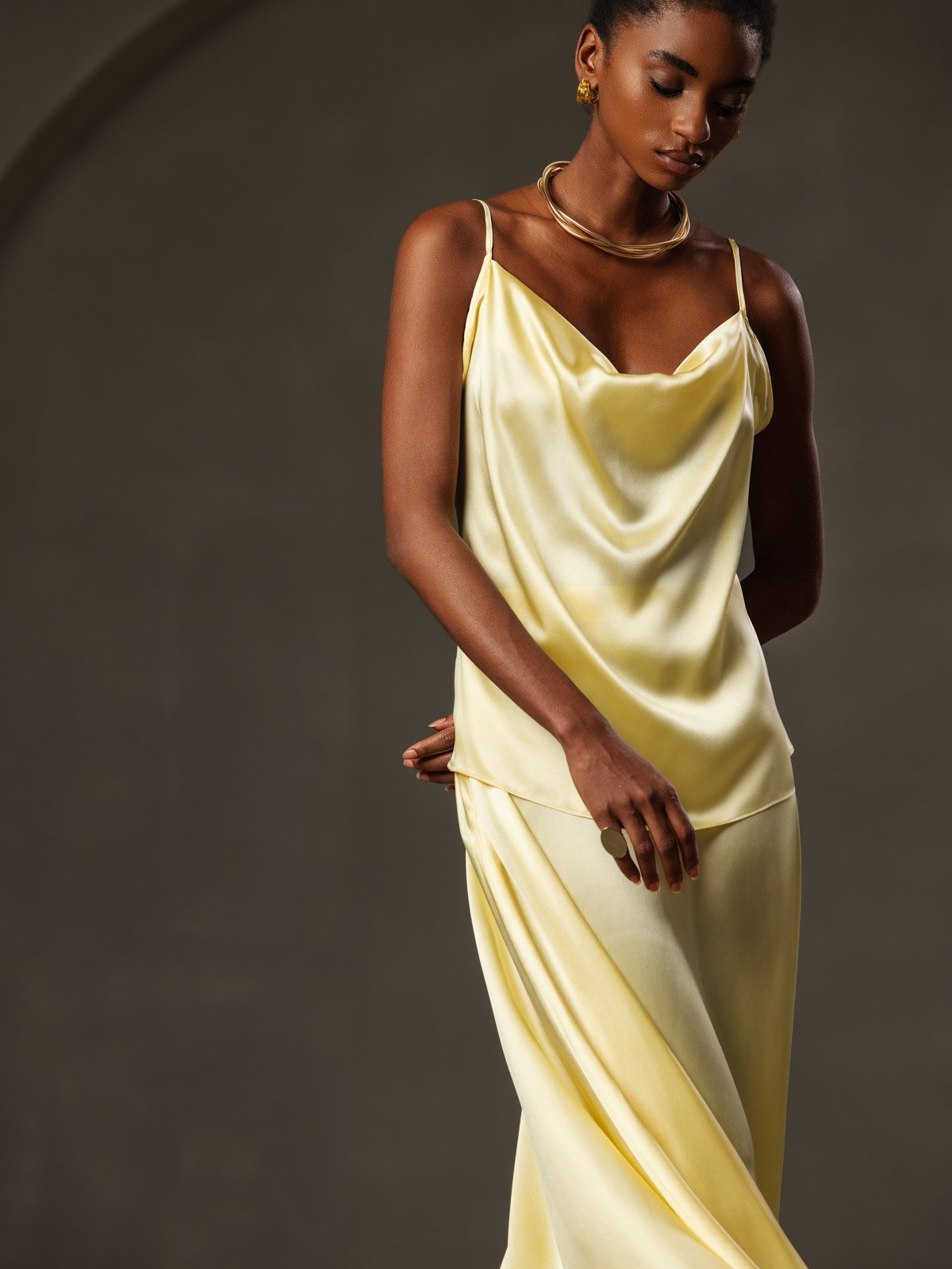 [Jaune] SilkSilky-FR 19Momme Soie Col Bénitier Top À Fines Brides 001