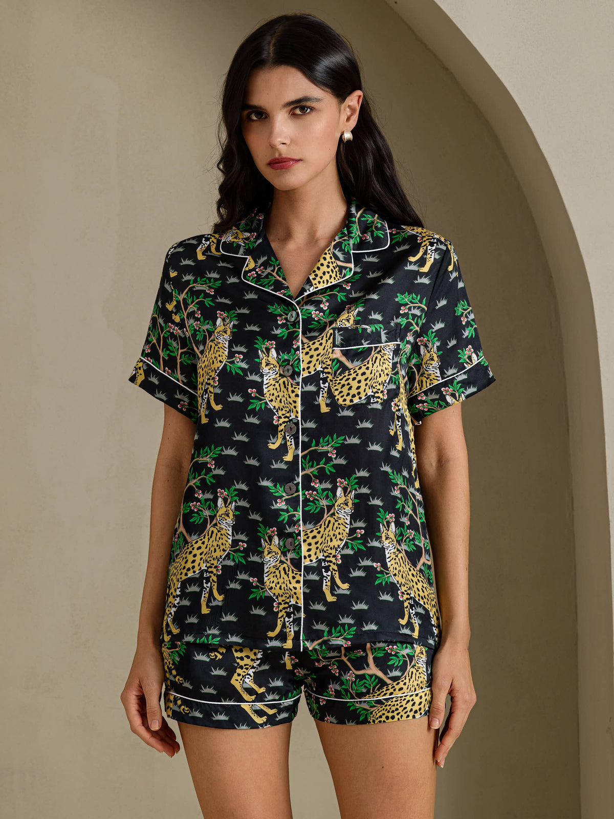 [Serval Noir] SilkSilky-FR Short Sleeve Notch Collar Femme Pyjamas 001