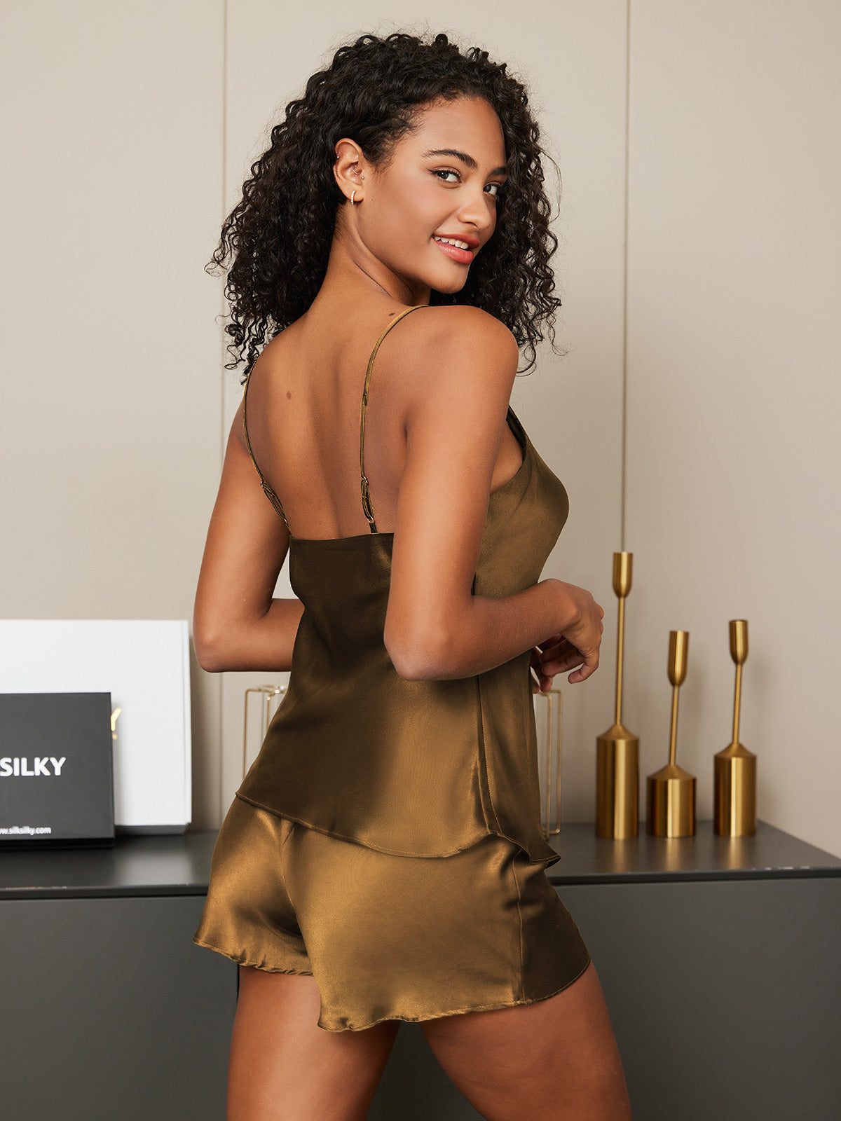 [Café] SilkSilky-FR Fines Brides Col V Ensemble Camisole 005