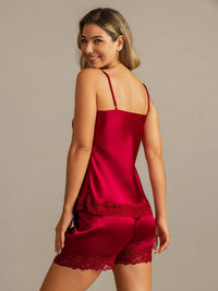 Vue de dos camisole bretelles spaghetti soie rouge dos nu